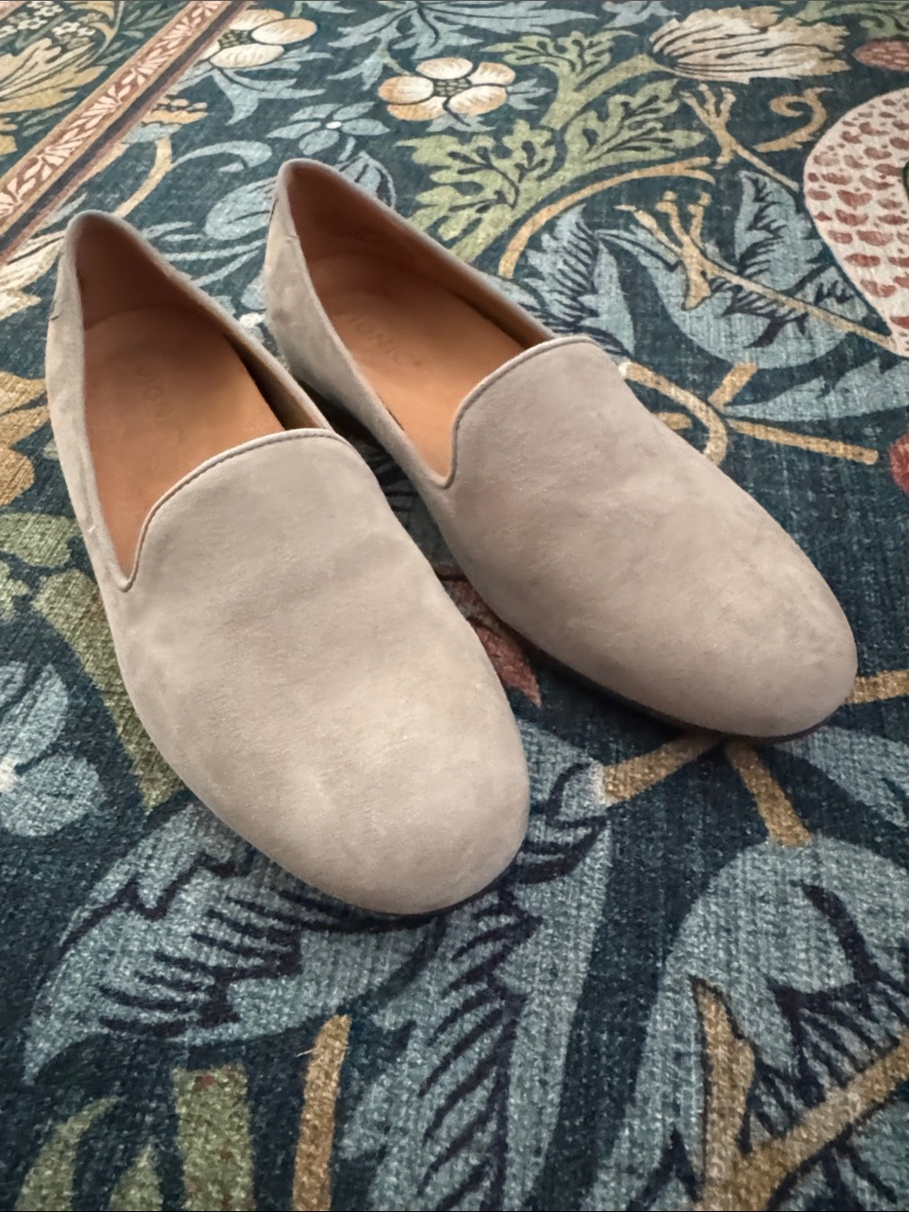NWOT Vionic Women’s Suede Slip-On Loafers in Light Gray 8.5 Wide